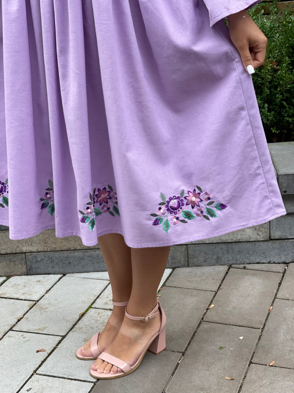 The Midi Lavanda Dress With Flowery Embroidery