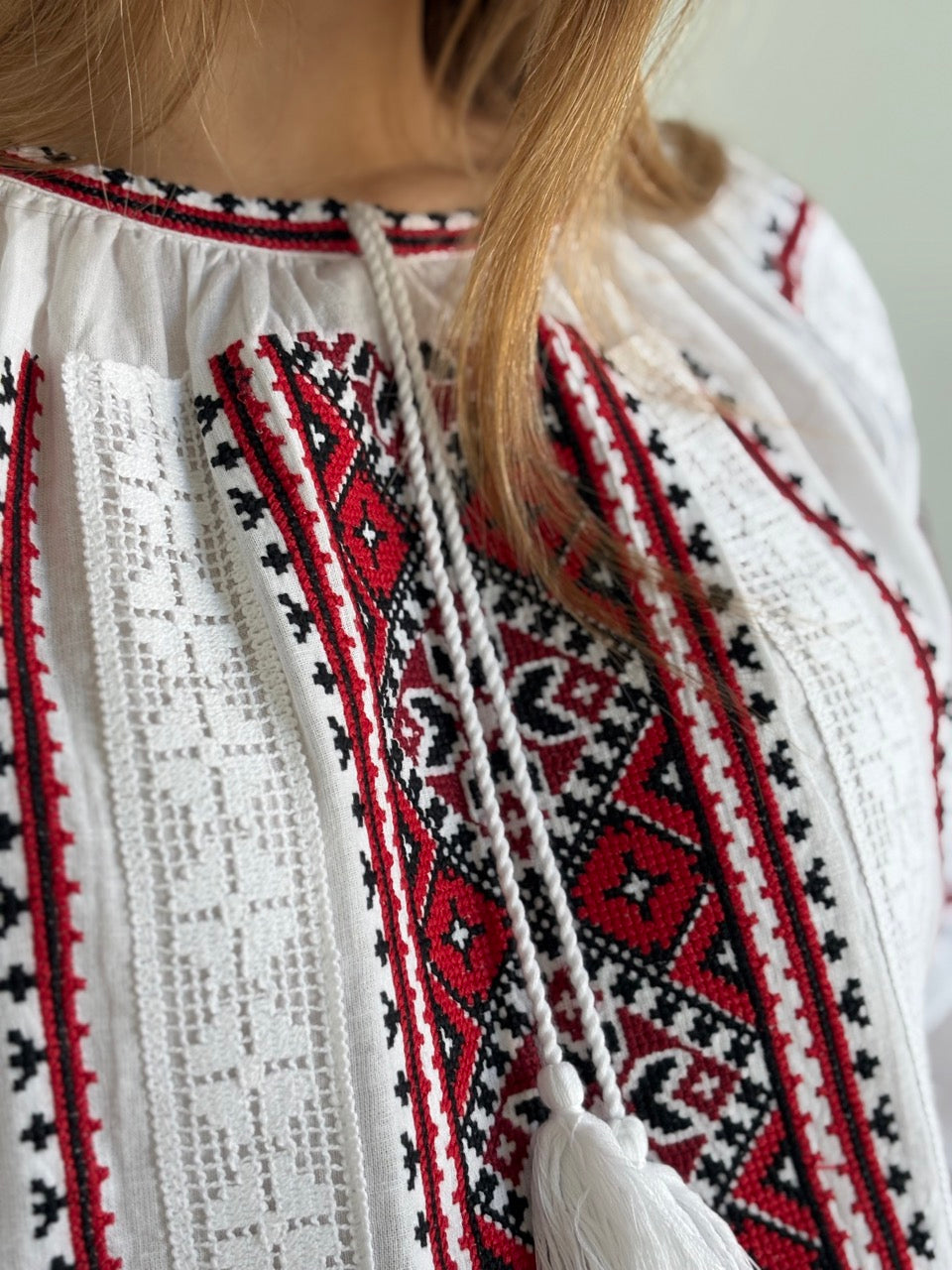 White Batiste Long Sleeve Women's Blouse with Red&Black Embroidery - Pattern 1