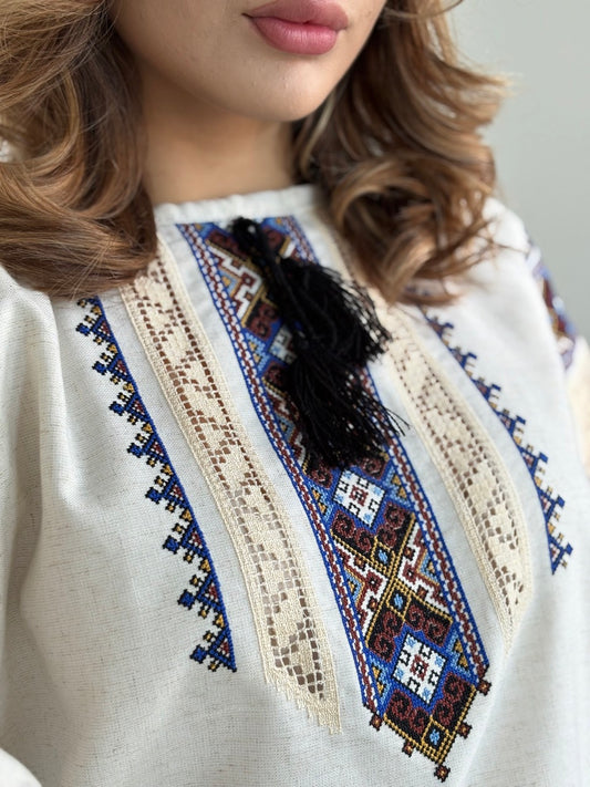 The Linen Blouse with Elegant Blue Embroidery and Richelieu