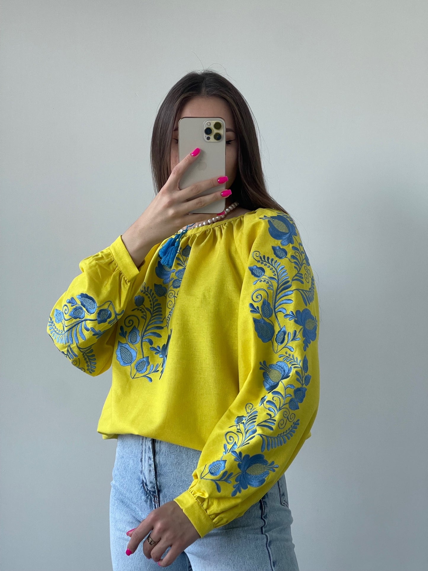 Жовта Жіноча Сорочка з Голубою Вишивкою