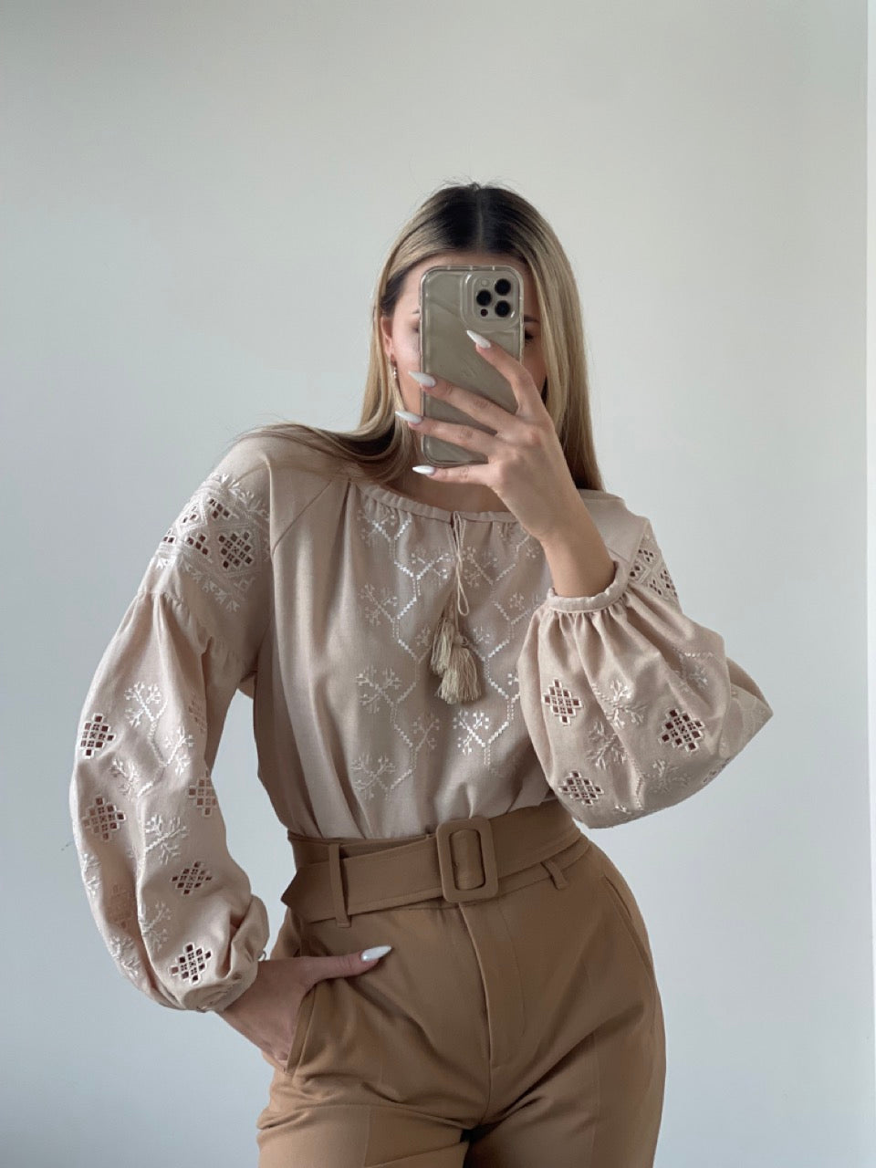 The Beige Blouse with Richelieu
